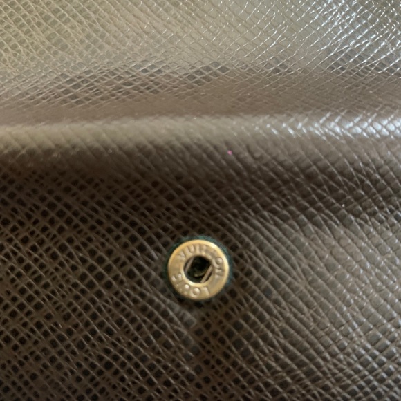 Louis Vuitton Taiga Multicles 4 Keyholder - Picture 8 of 12